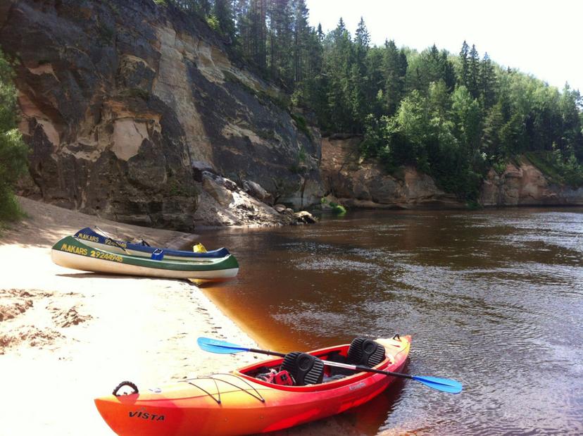 Brauciens ar kanoe (2-3 pers.)