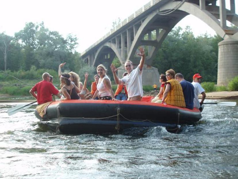 Brauciens ar plostu (10 pers.)