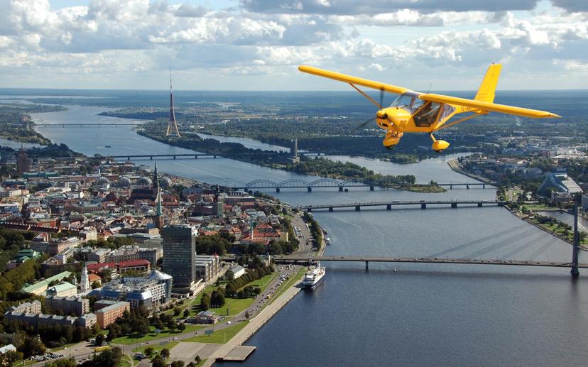 Izmēģinājuma lidojums ar lidmašīnu A-22 ar iespēju pastūrēt