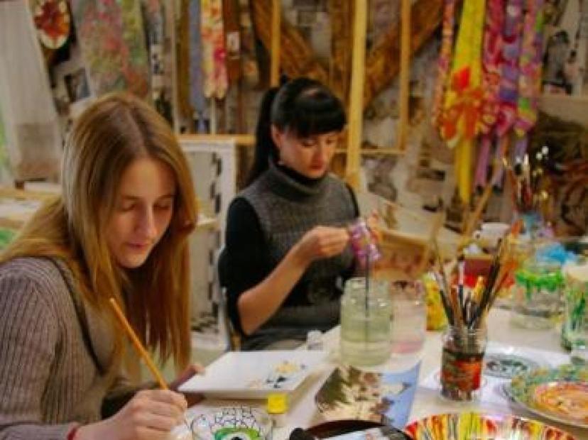 Stikla, fajansa vai porcelāna trauku apgleznošana