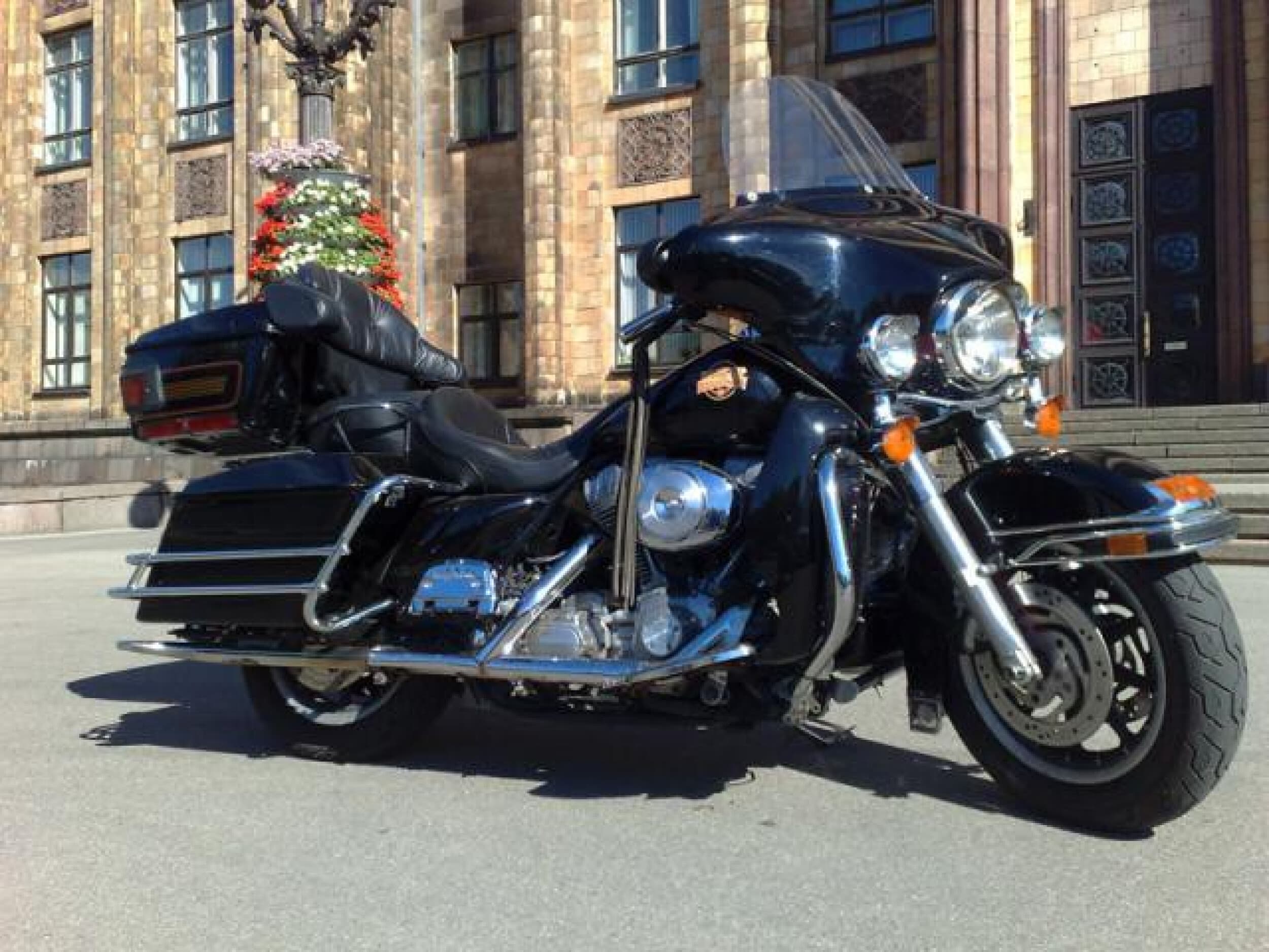 Izbrauciens ar Harley-Davidson motociklu baikera vadībā (1 pers., 15-20min, Rīga)