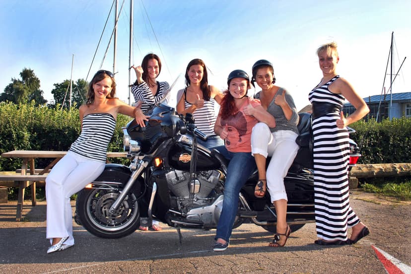 Izbrauciens ar Harley-Davidson motociklu baikera vadībā (1 pers., 15-20min, Rīga)