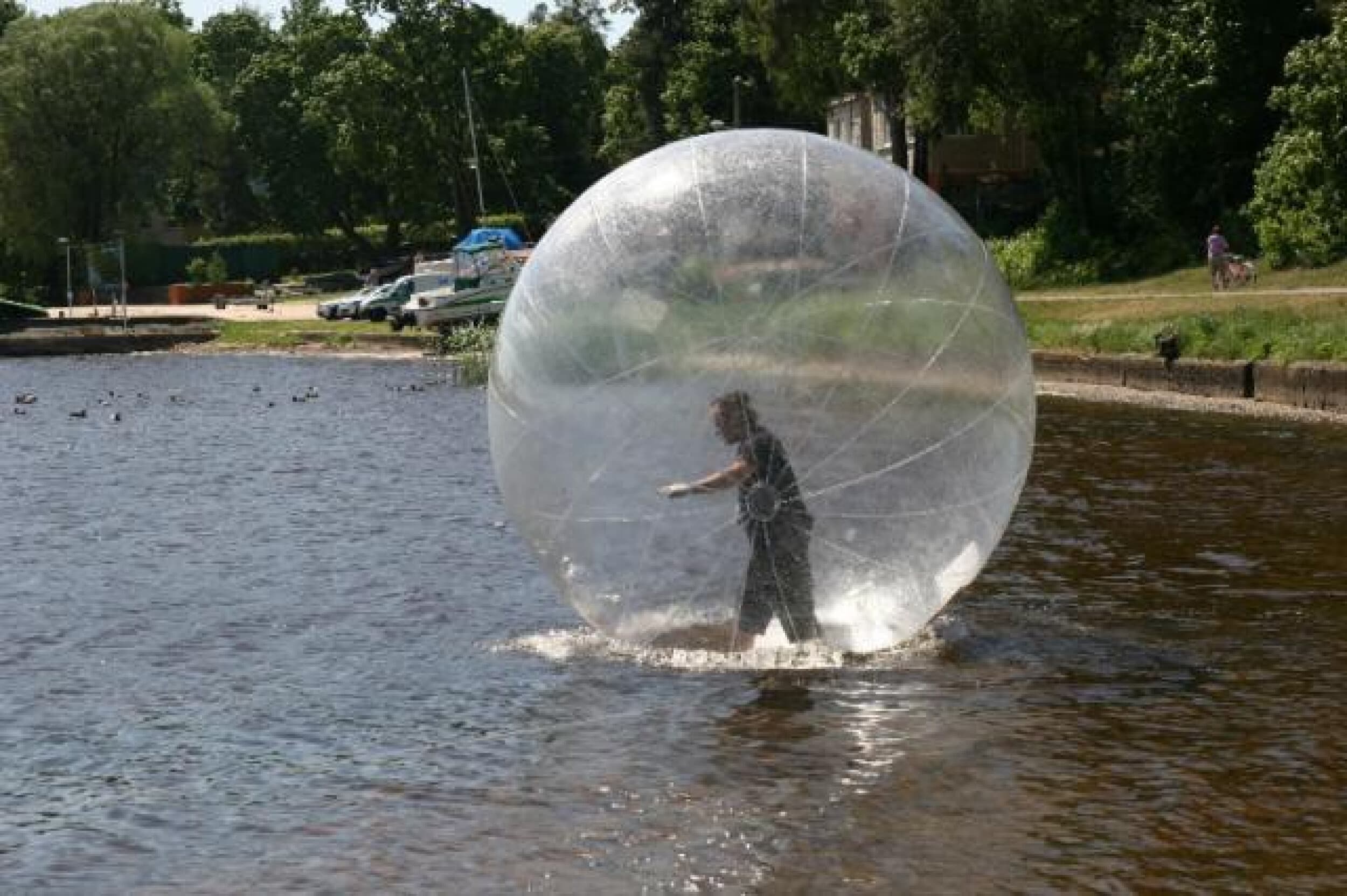Ūdens bumbas piedzīvojums (1 pers., 15-20 min, Rīga) | Davanu Serviss