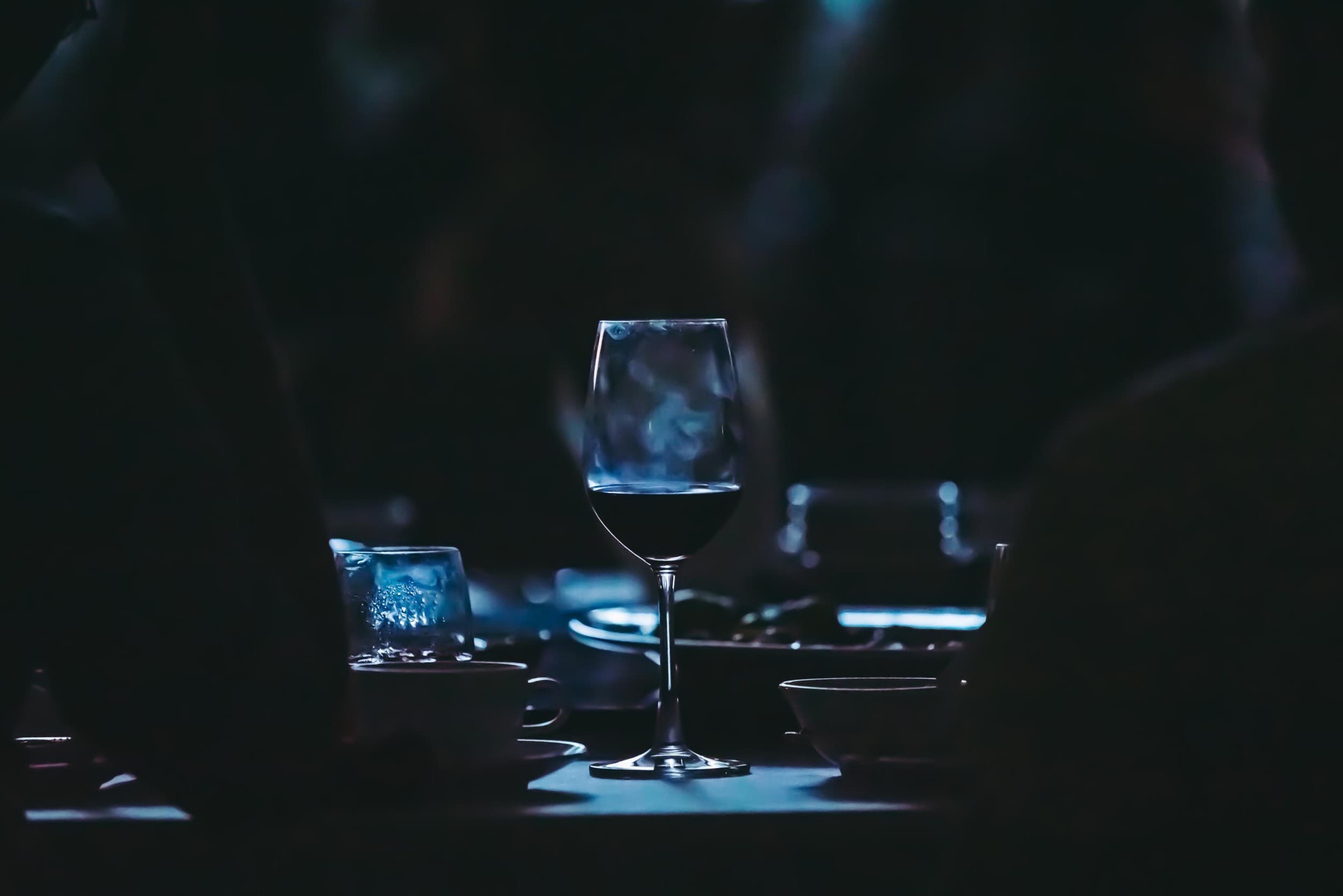 Dine in the Dark – Ужин в темноте и бокал вина для одного