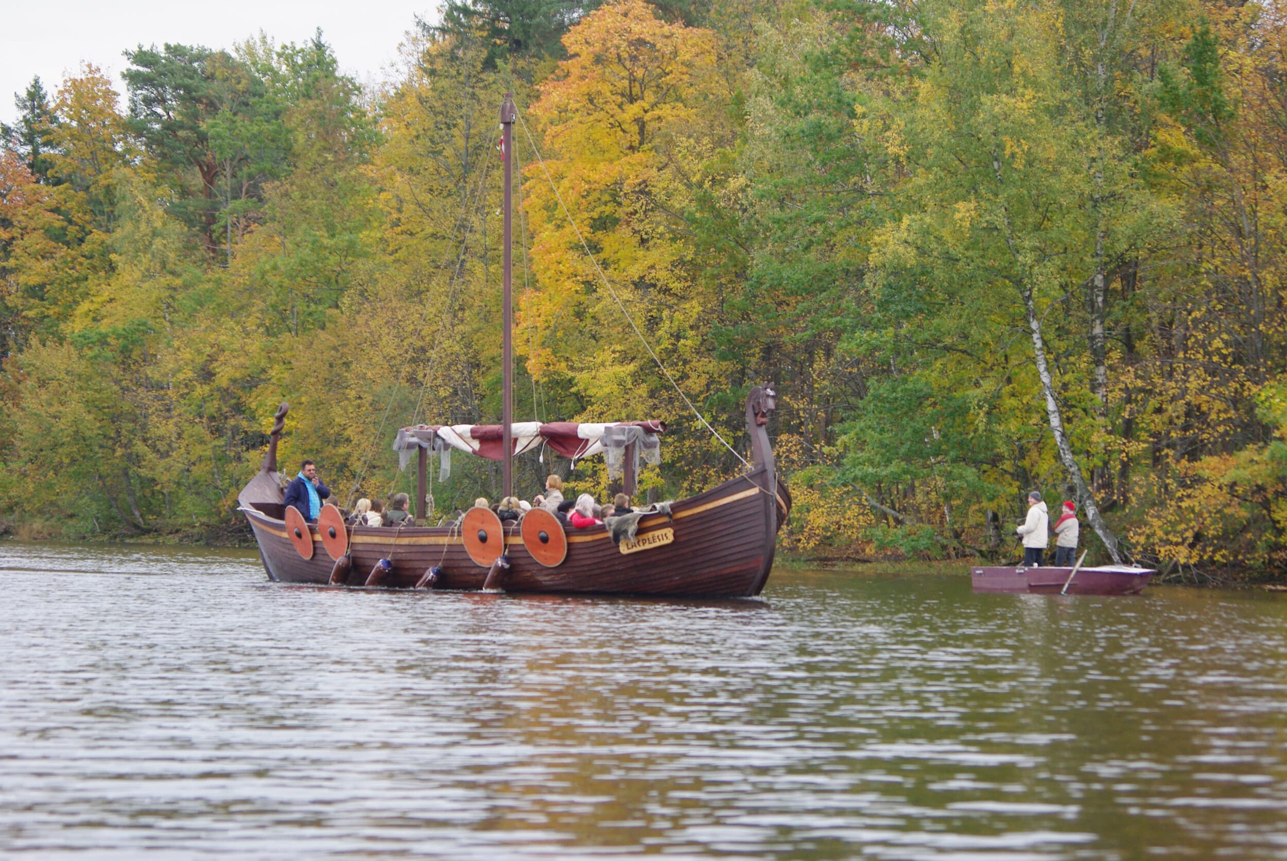 Brauciens pa Daugavu vikingu laivā (6 personām)