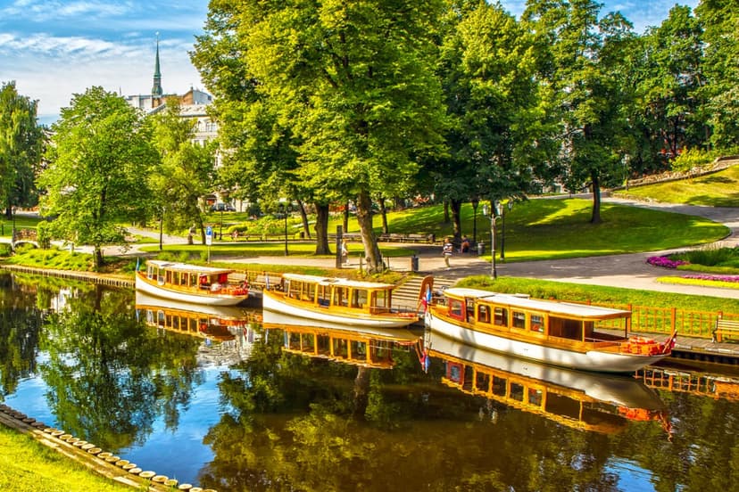 Brauciens ar kuģīti pa Rīgas kanālu vienam (1 st.)