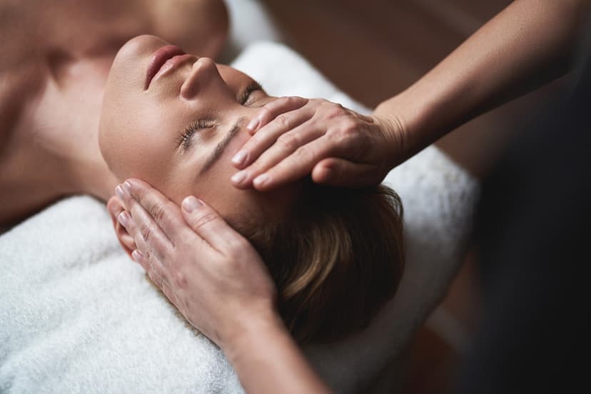 LUKS klases sejas kopšana ar kaviāra koncentrātu