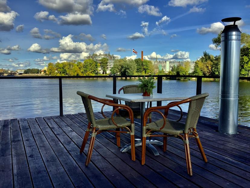 Peldošā pirts Jahtkluba teritorijā