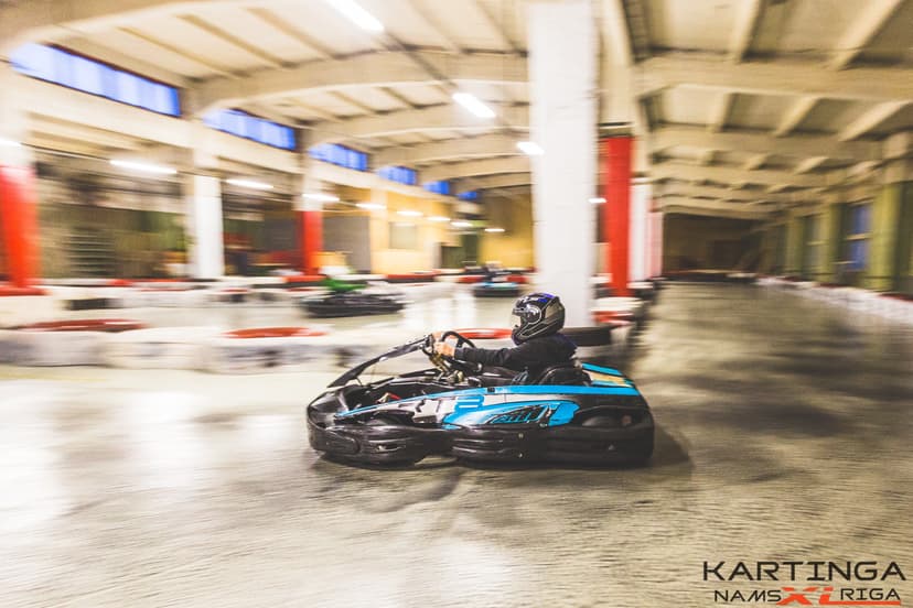 Aizraujošs brauciens ar kartingu
