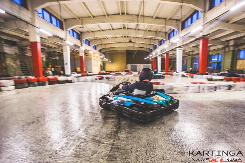 Aizraujošs brauciens ar kartingiem (2 pers.)