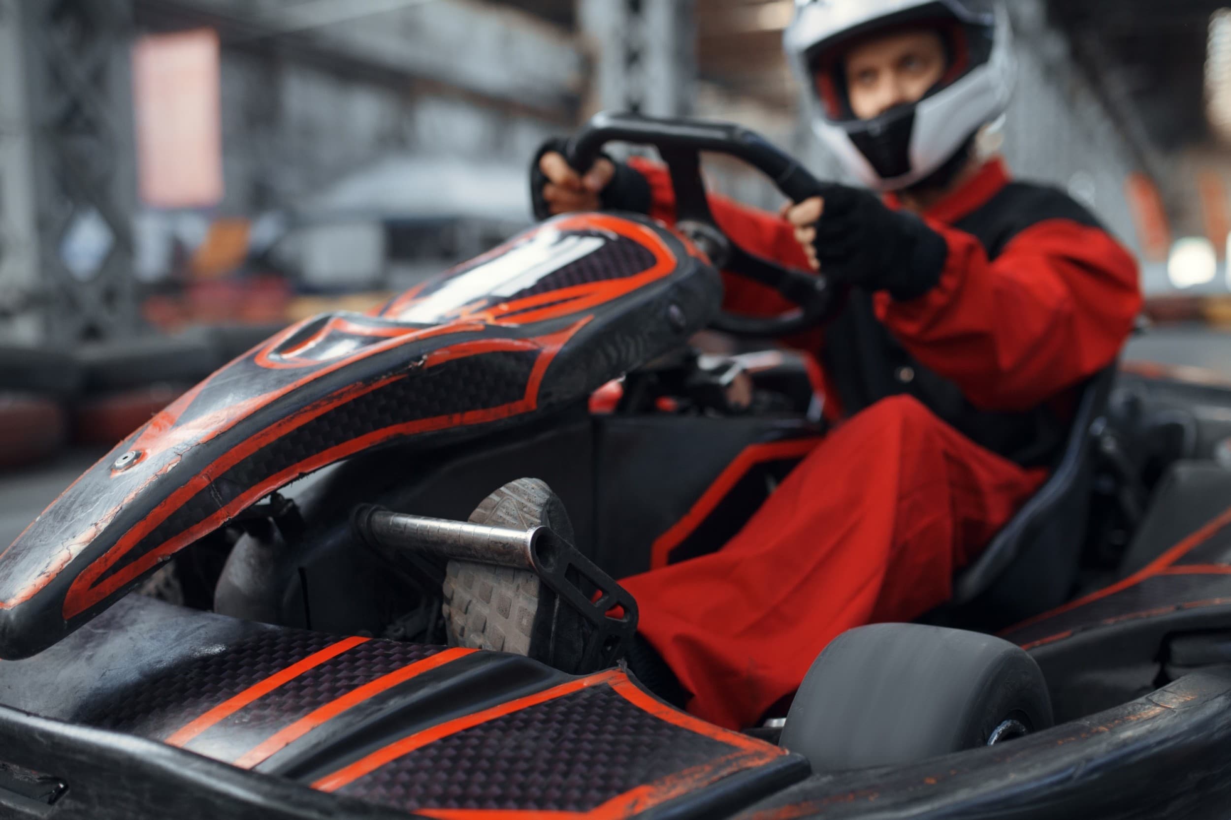 Aizraujošs brauciens ar kartingiem diviem – XL Riga trasē | Davanu Serviss