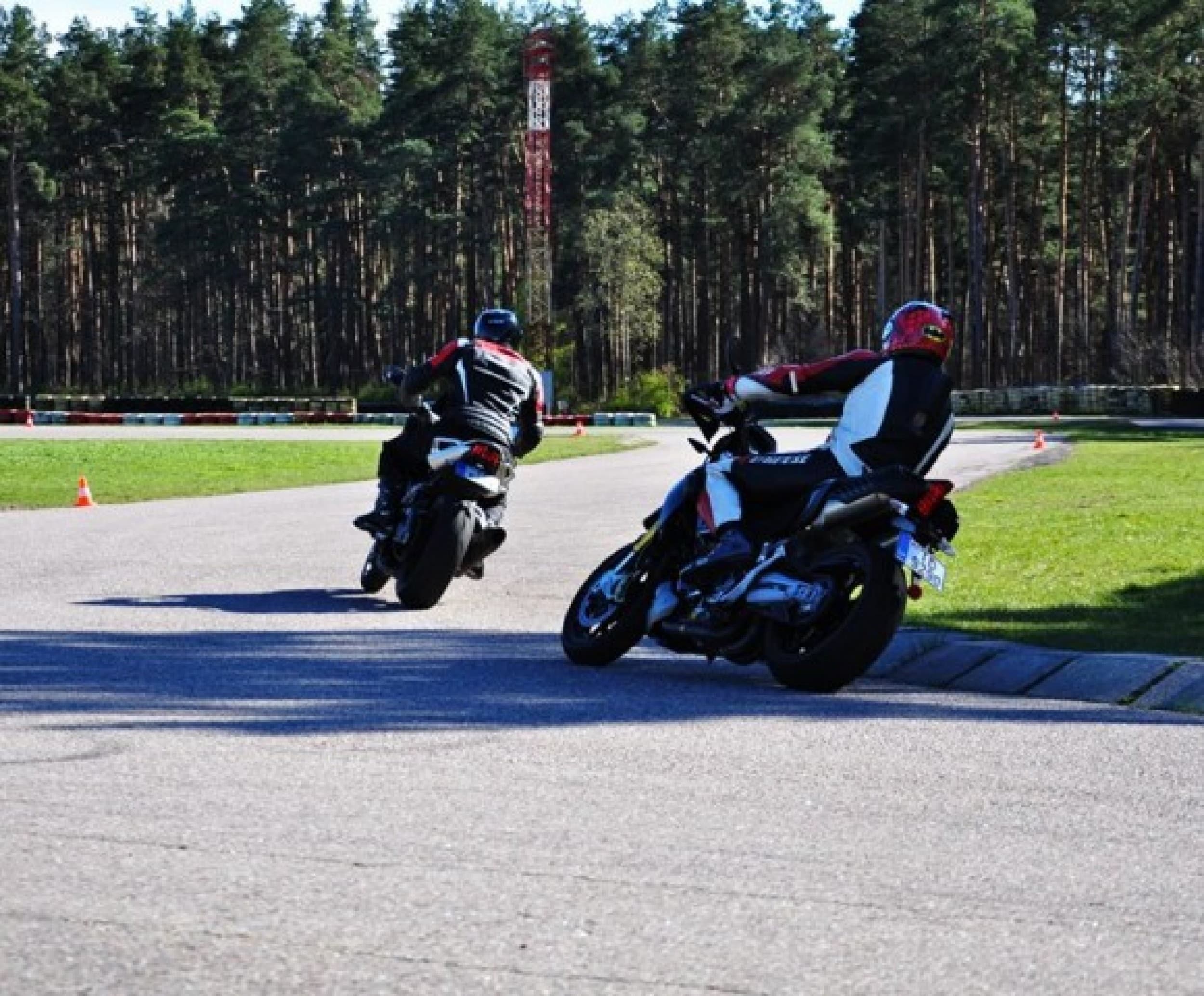  Bruno Moto skola Master-Class nodarbība grupā