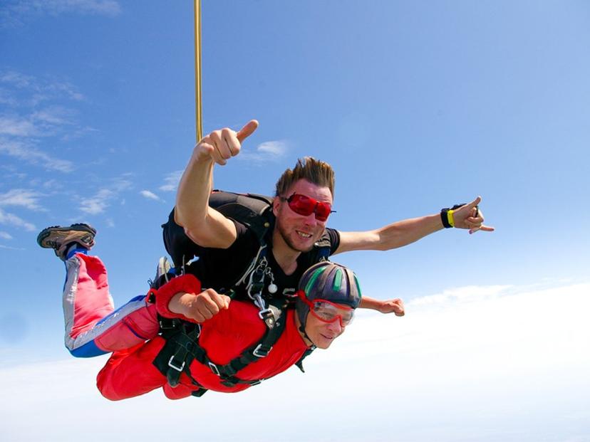 Lēciens ar izpletni tandēmā