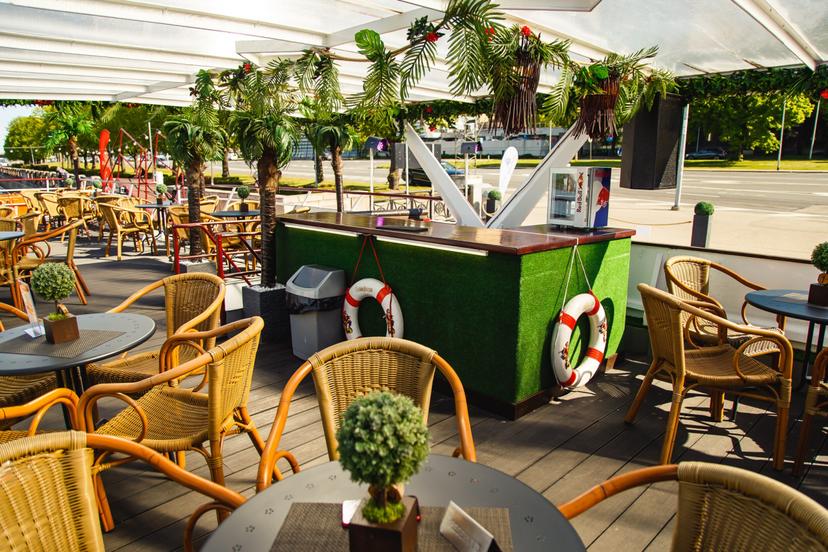 "Rīgas panorāmas reiss" pa Daugavu ar kuģīti "VECRĪGA"