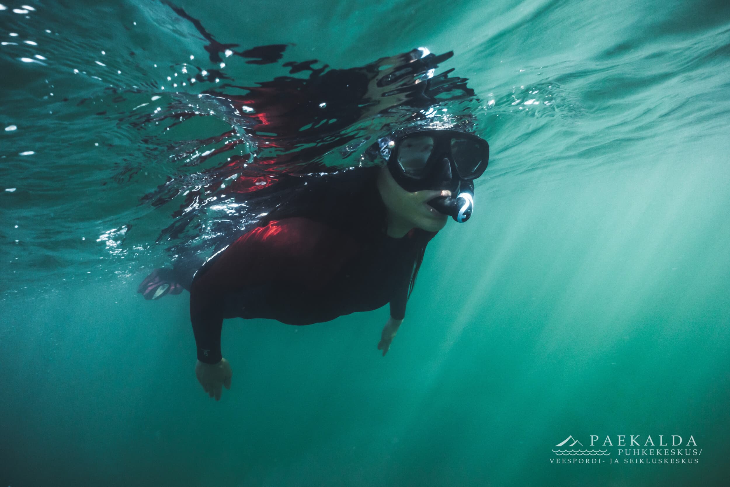 Snorkelēšana zemūdens cietuma drupās diviem