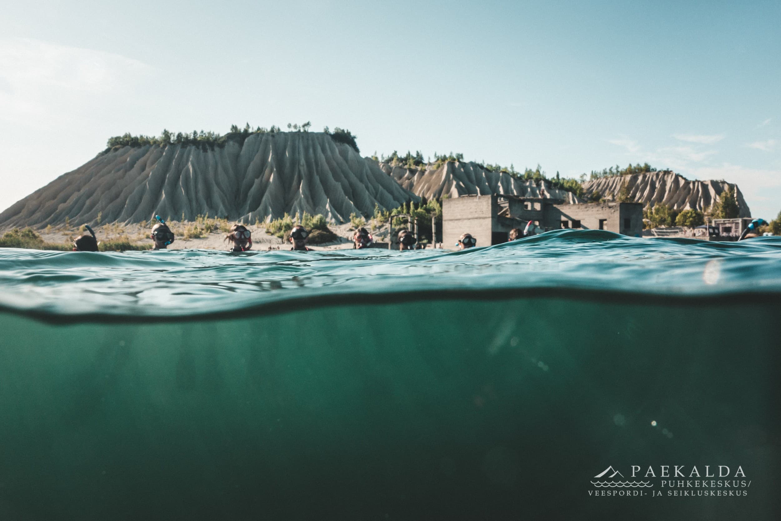 Snorkelēšana zemūdens cietuma drupās diviem