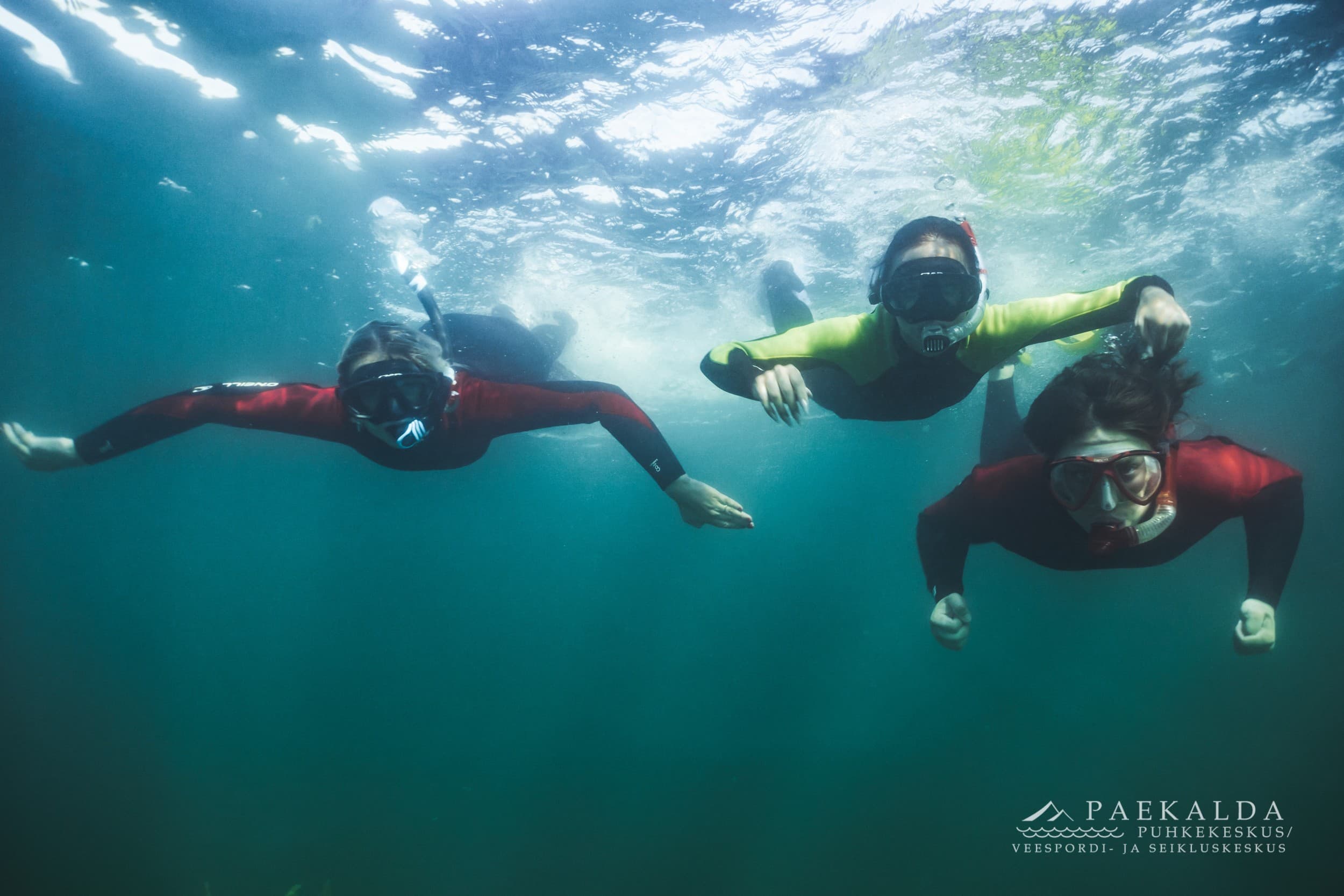 Snorkelēšana zemūdens cietuma drupās diviem