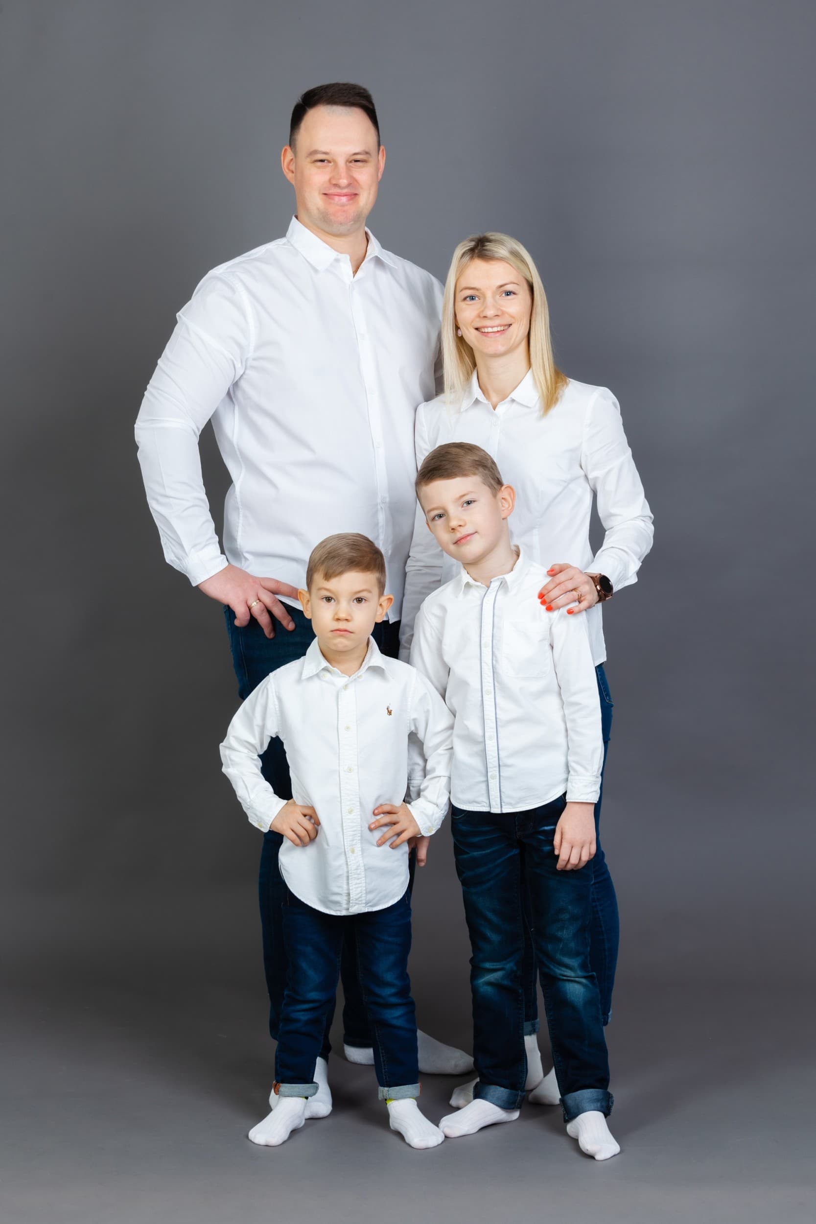 Fotosesija ģimenes lokā  | Davanu Serviss