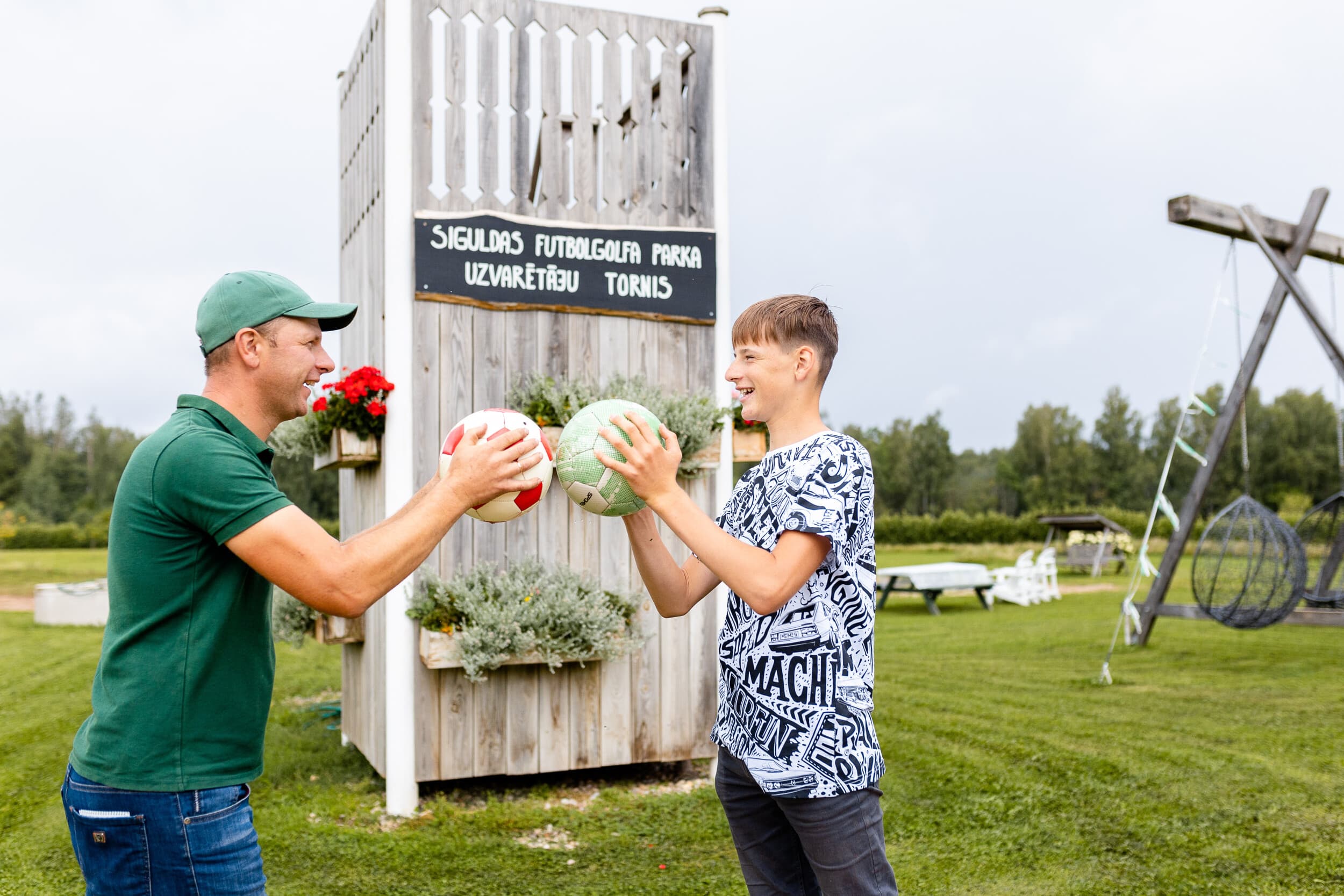 Futbolgolfa spēle Siguldas futbolgolfa parkā (2 pieaugušie + 1 bērns) | Davanu Serviss