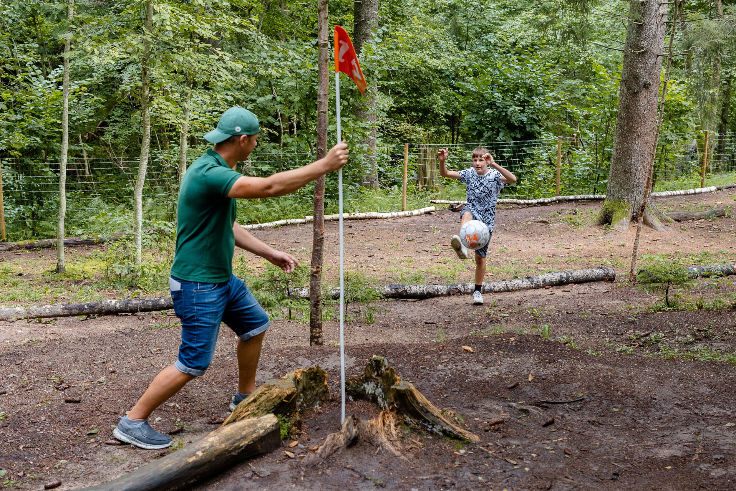 Futbolgolfa spēle Siguldas futbolgolfa parkā (2 pieaugušie + 1 bērns) | Davanu Serviss