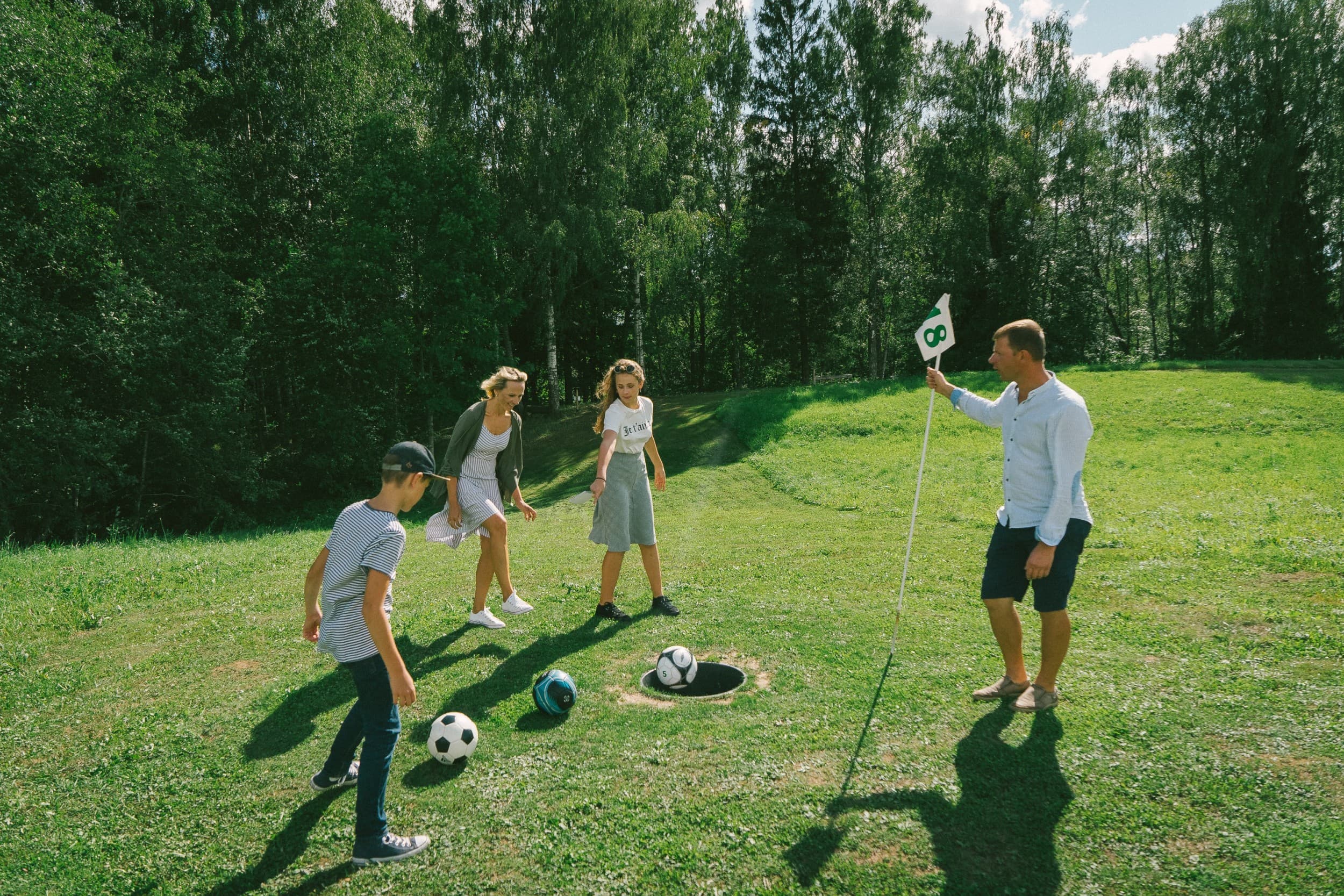 Futbolgolfa spēle Siguldas futbolgolfa parkā (2 pieaugušie + 2 bērni)