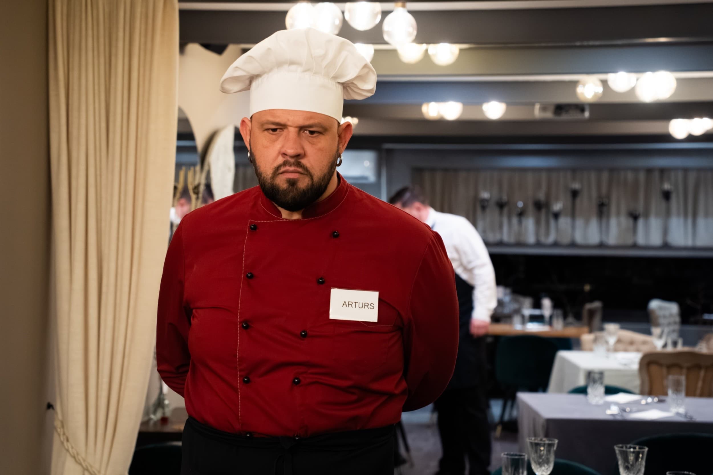 Shitty Dinner: improvizācijas izrāde ar vakariņām vienam