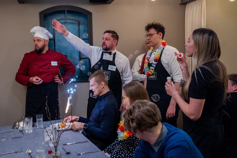 Shitty Dinner: improvizācijas izrāde ar vakariņām diviem