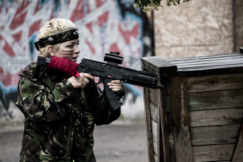 Lāzertags iekštelpās vai āra trasēs no GUNSnLASERS (6 pers., 1h, Rīga)