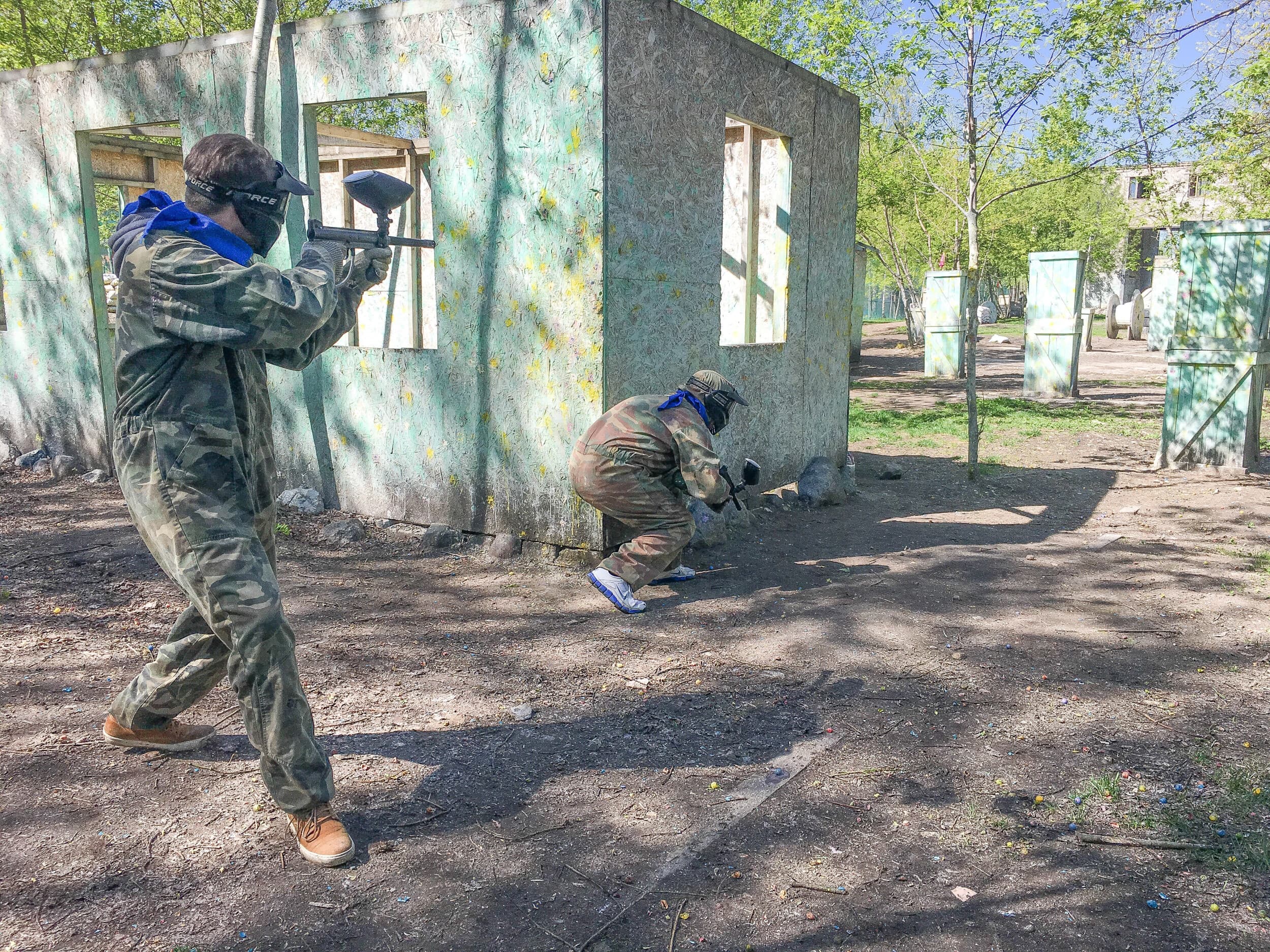 Peintbols iekštelpās vai āra trasēs no GUNSnLASERS (2 pers., 3h, Rīga)