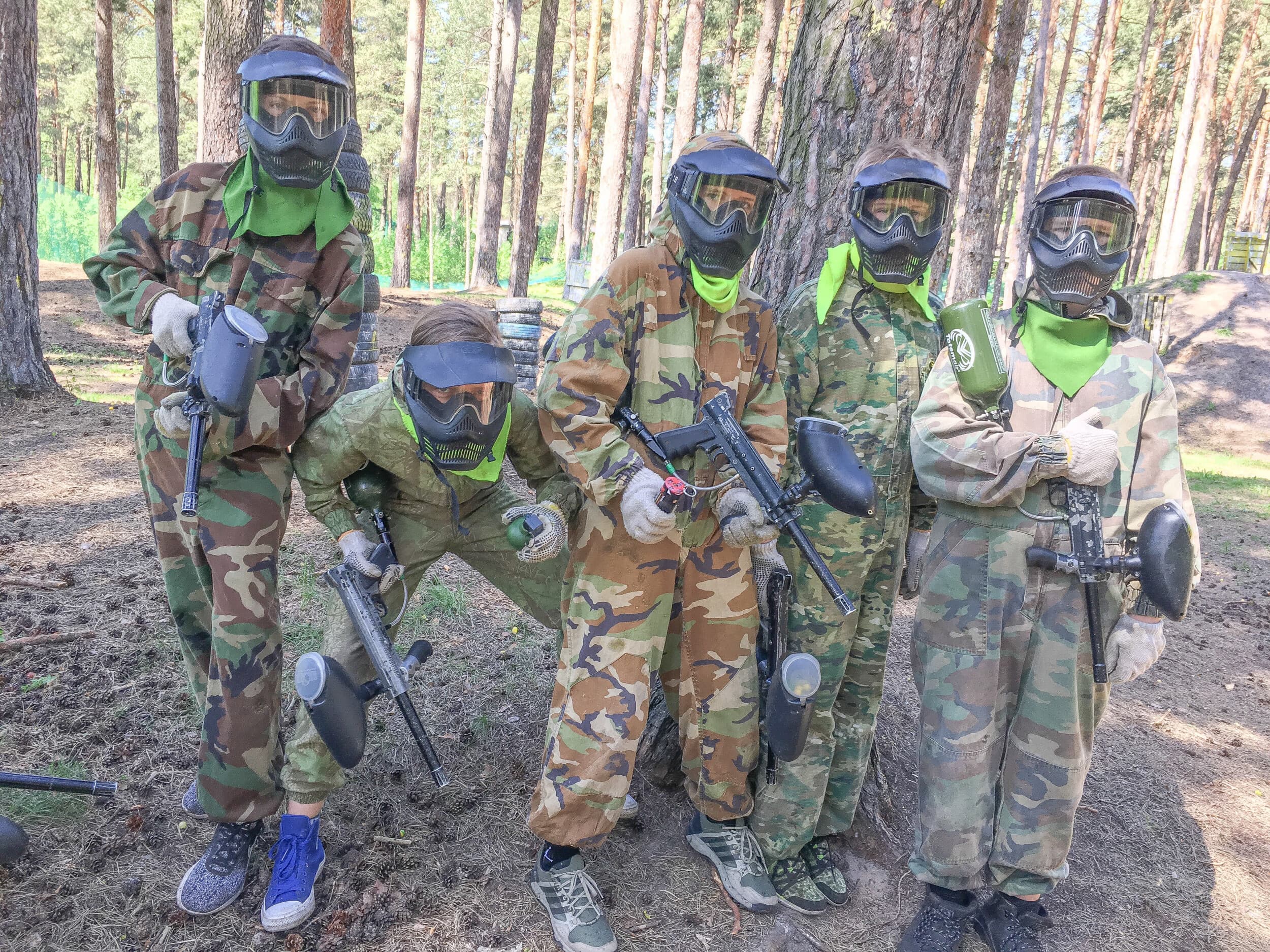 Peintbols iekštelpās vai āra trasēs no GUNSnLASERS (2 pers., 3h, Rīga)