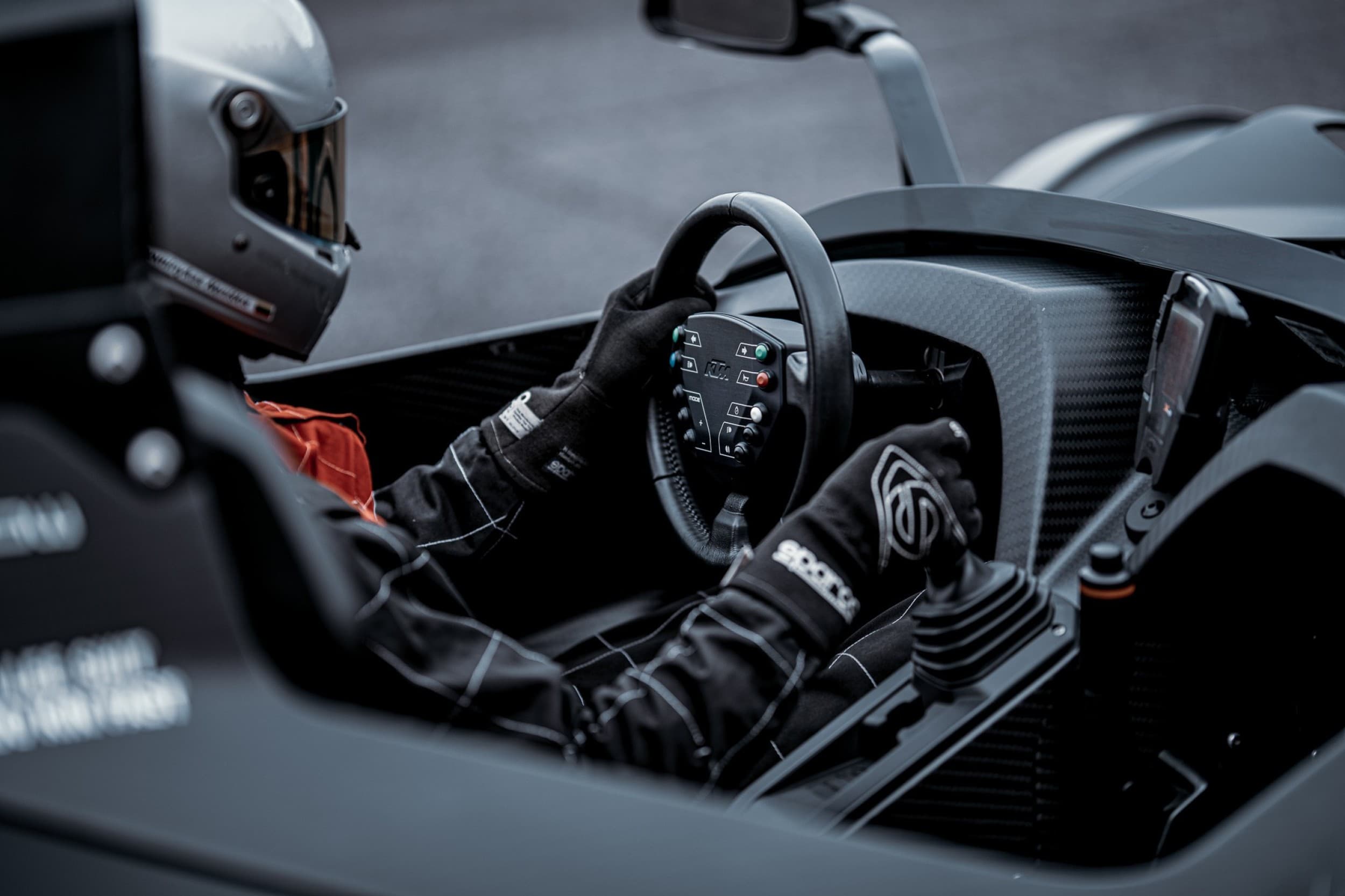 Brauciens ar KTM, Lamborghini un Ferrari Biķernieku trasē