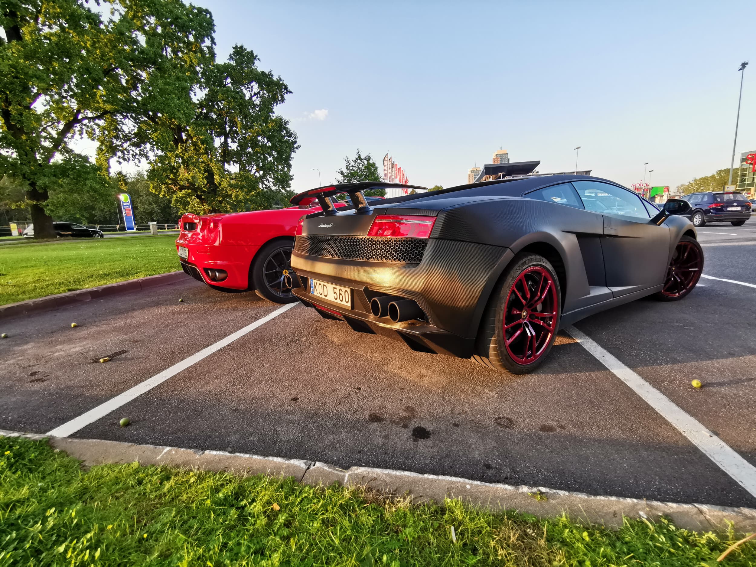 Brauciens ar KTM, Lamborghini un Ferrari Biķernieku trasē