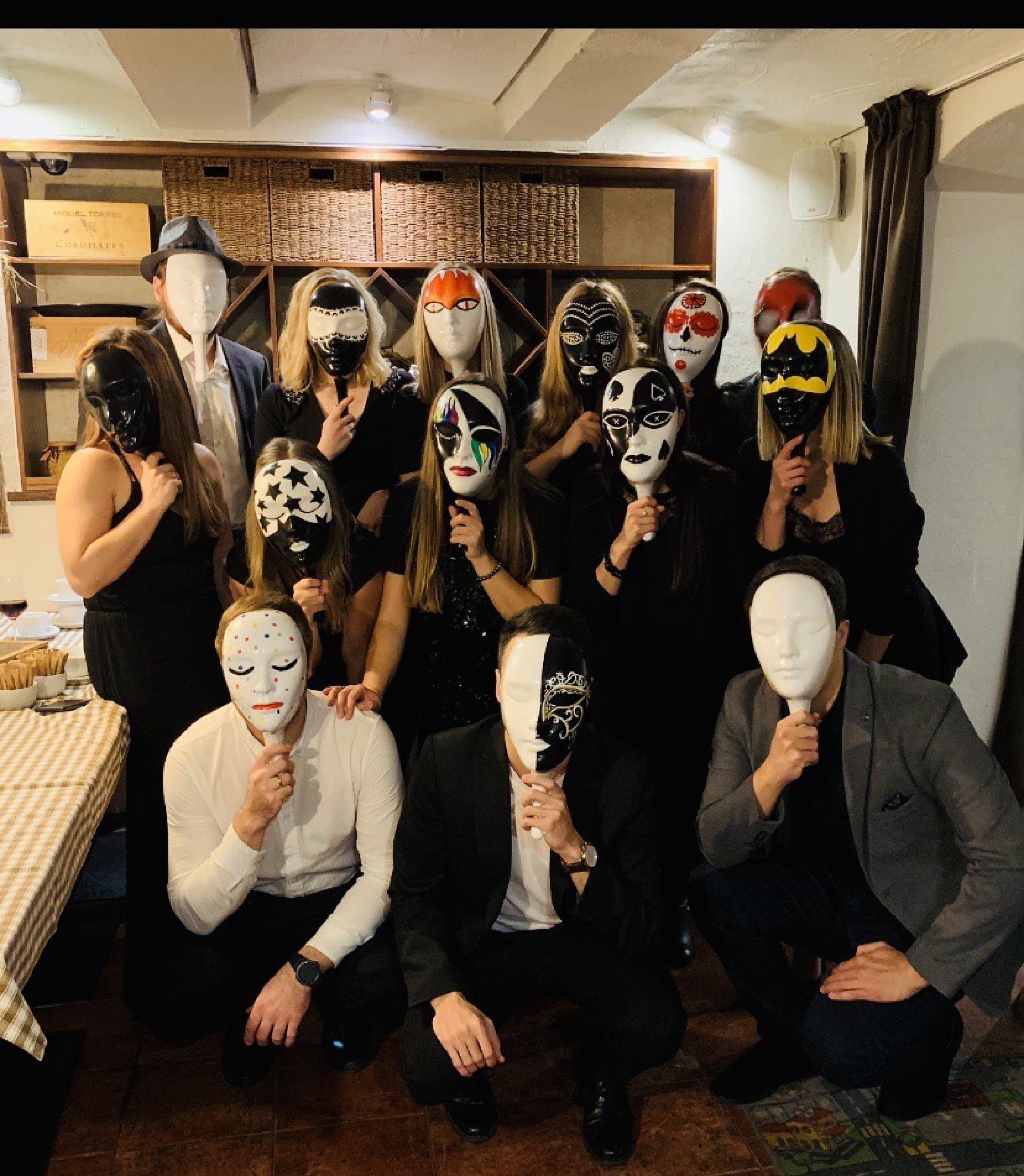 Aizraujoša spēle ’’MAFIJA’’ ar detektīvsižetu (3h)