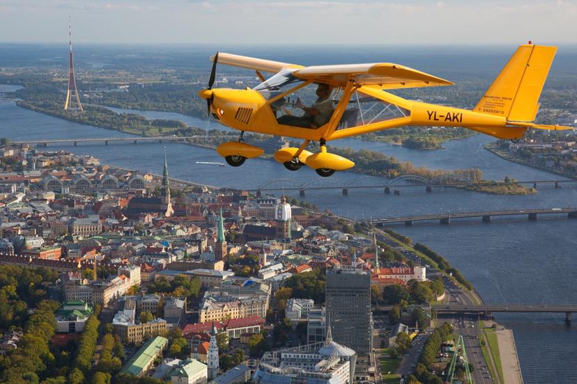 Lidojums ar lidmašīnu A-22 virs Rīgas – 20 min., 1 personai