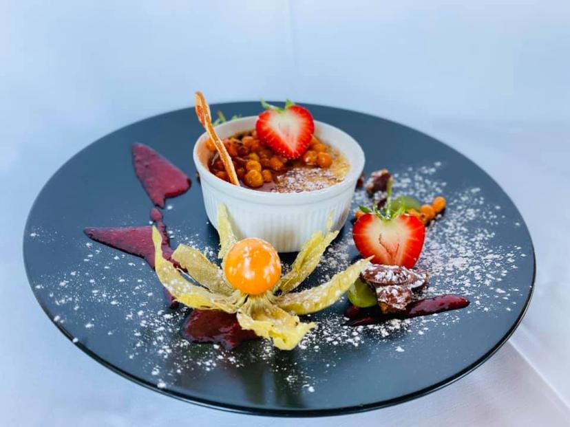 Vakariņas Mārcienas muižā ar izcilu dejojamo mūziku!