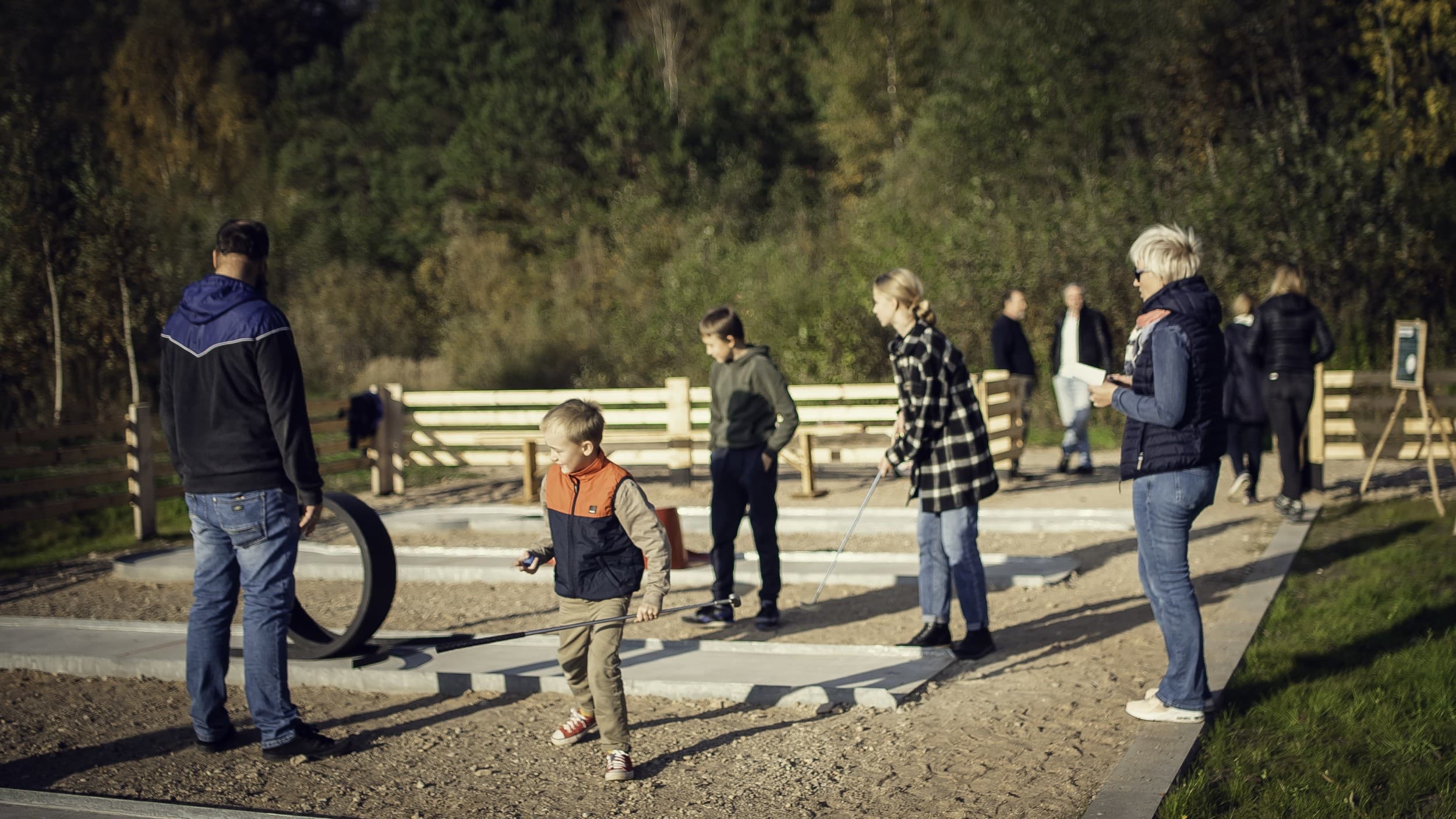Z/S „Dobelnieki“ Briežu dārza apmeklējums un minigolfs (2 pieaugušie + 2 bērni)