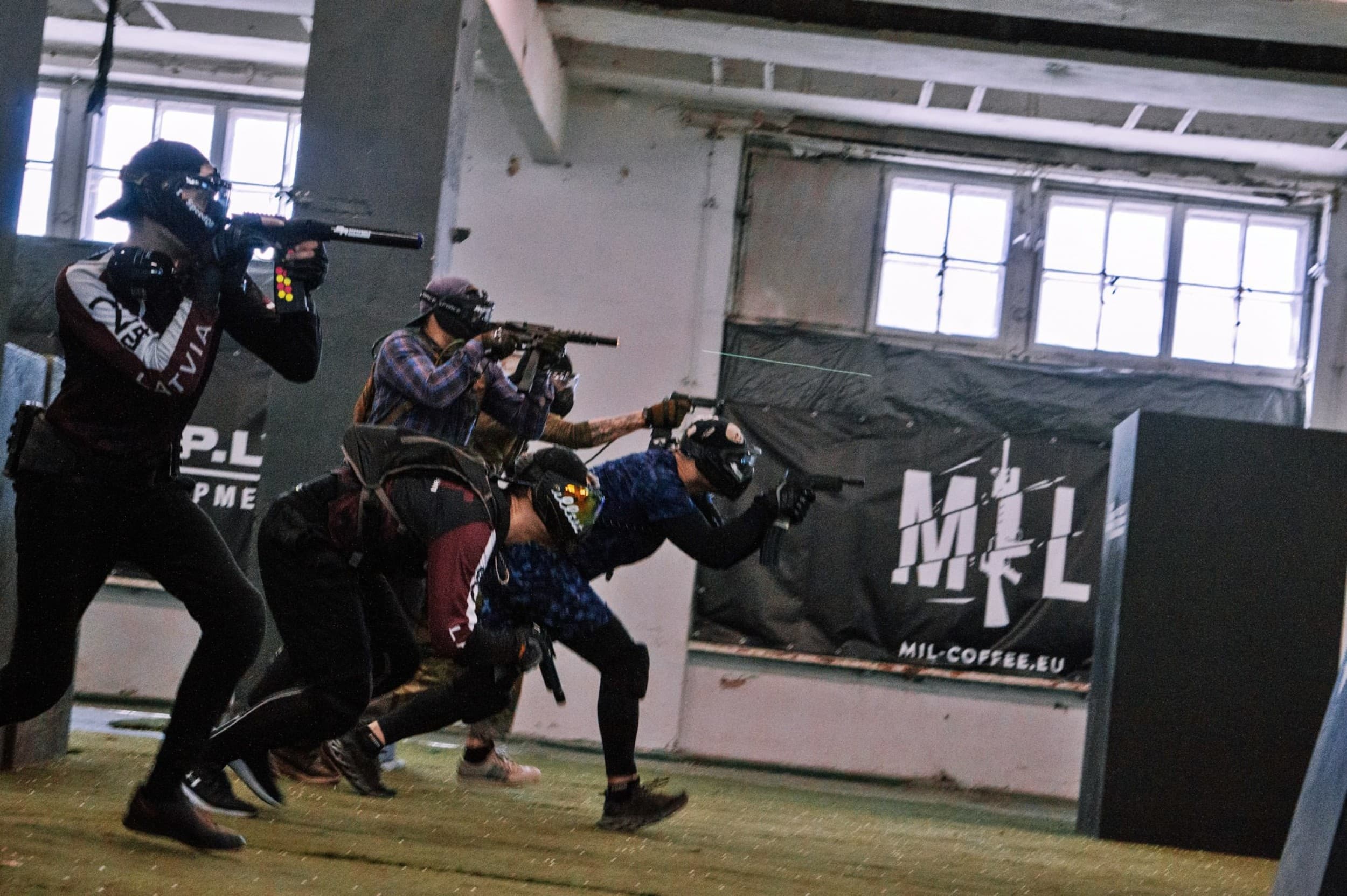 Aizraujoša Airsoft spēle SpeedSoft arēnā Rīgas centrā | Davanu Serviss