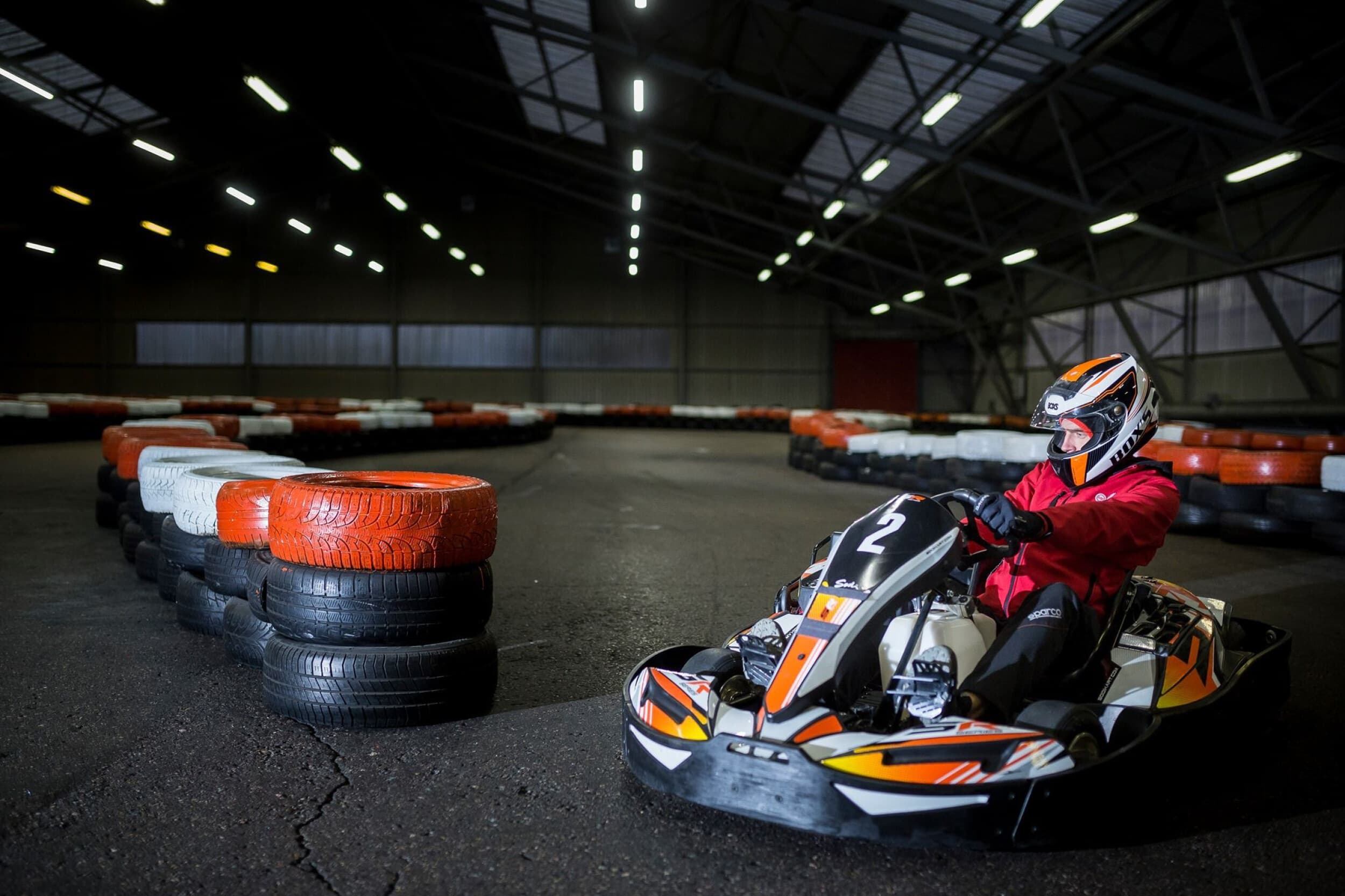 Brauciens ar kartingiem diviem – Biķernieku Kartinga halle | Davanu Serviss