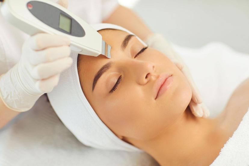 Ultraskaņas pīlings sejai un kaklam