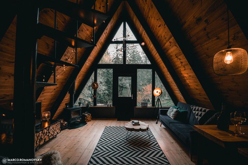 Atpūta A-frame mājā ar āra kublu darba dienā (2 pers.)