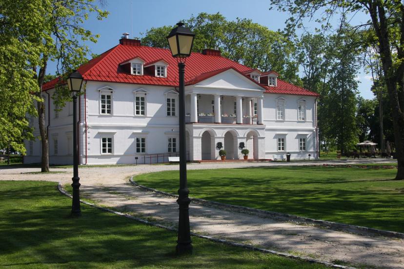 Romantiska nakšņošana Bistrampoles muižas luksusa numurā (2 pers.)