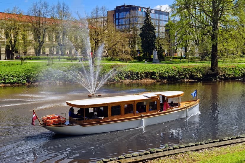 Brauciens ar kuģīti pa Rīgas kanālu diviem (1 st.)