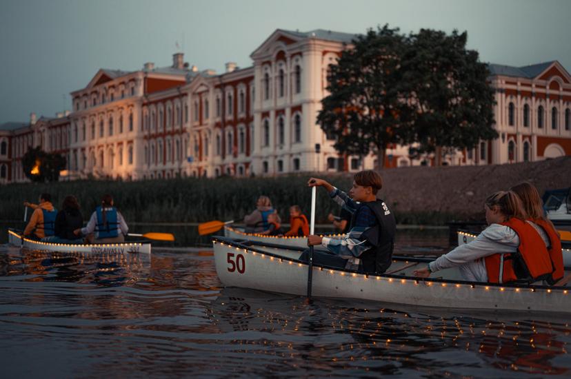 Saulrieta brauciens Jelgavā izgaismotās laivās (2-3 pers.)