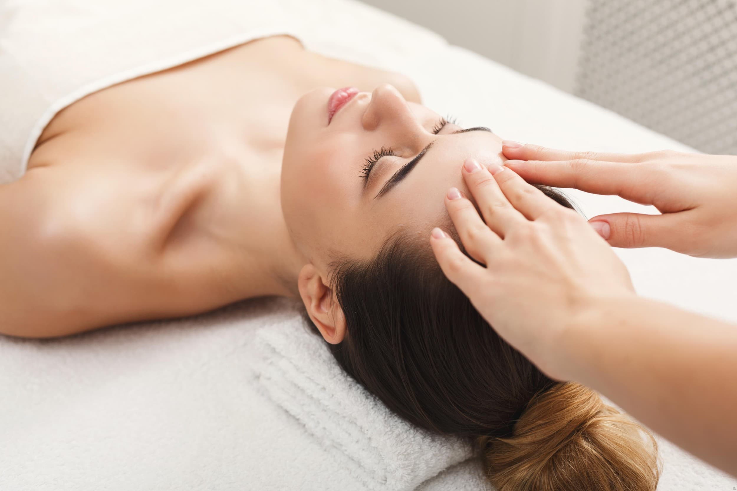 Sejas un dekoltē zonas masāža un maska salonā "Activ&Spa" | Davanu Serviss