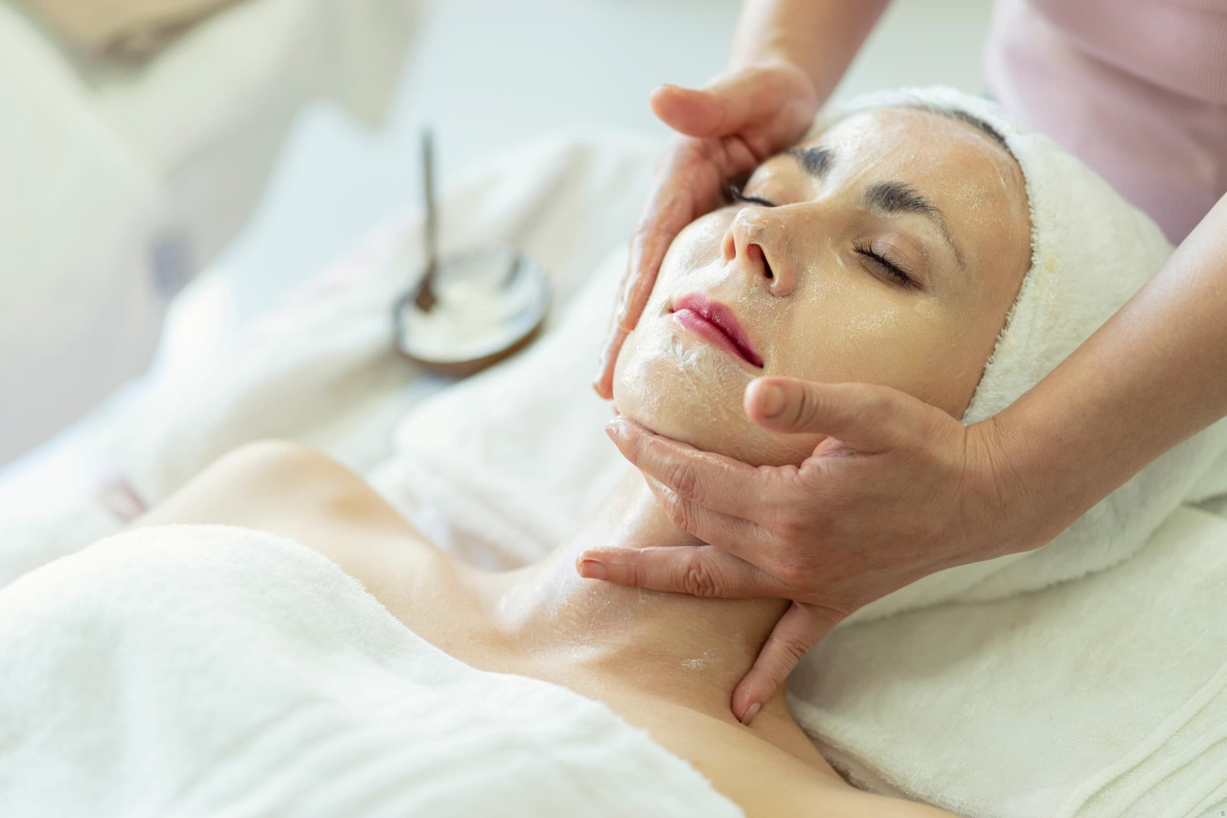 Sejas un dekoltē zonas masāža un maska salonā "Activ&Spa" | Davanu Serviss