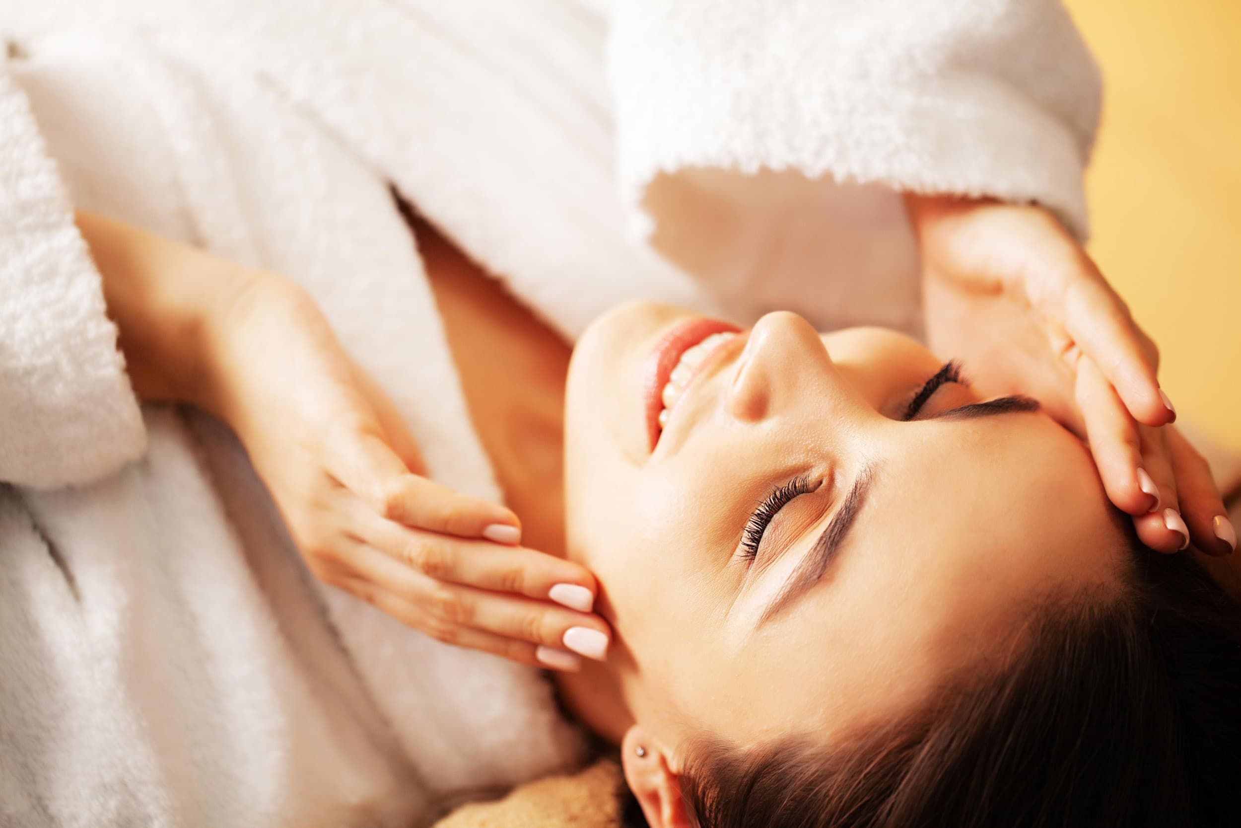 Kopjošā procedūra sejas ādai salonā "Activ&Spa"