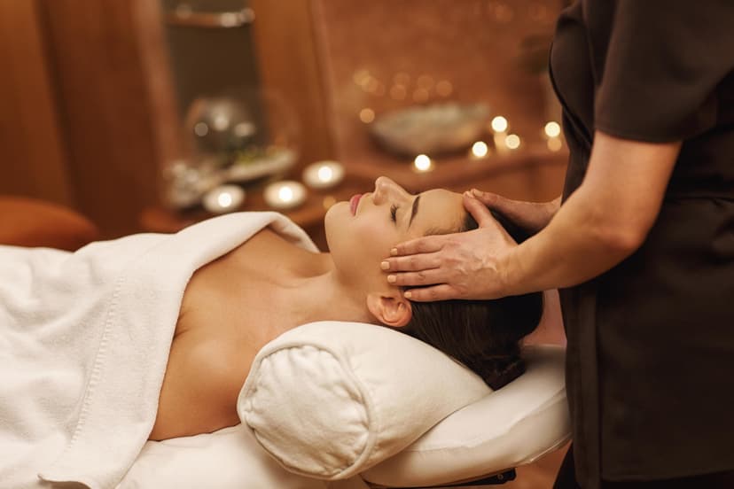 Dimantu mikrodermabrāzija + fonoforēze sejas ādai salonā "Activ&Spa"