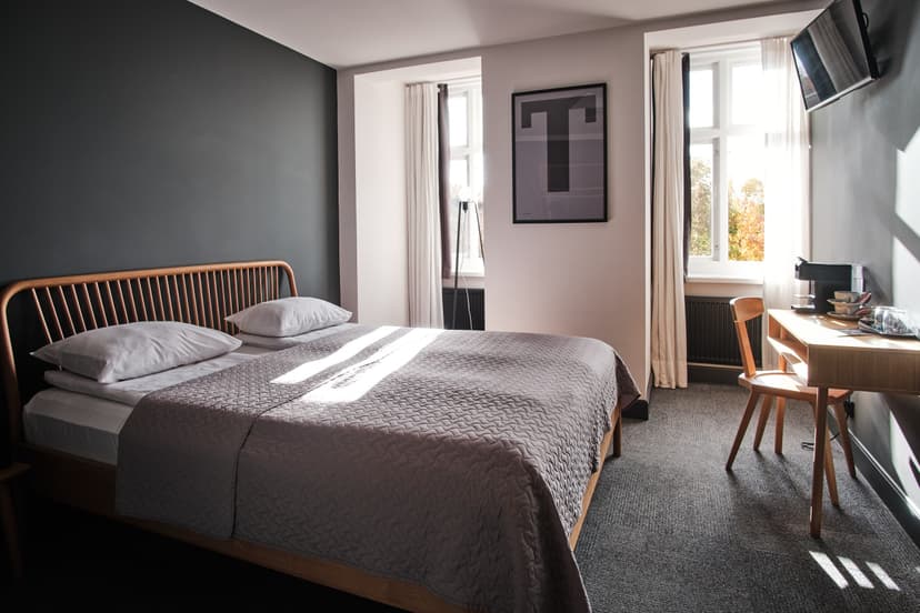 H.E. Vanadziņš: 5 kārtu vakariņas un nakts Cēsu vecpilsētā