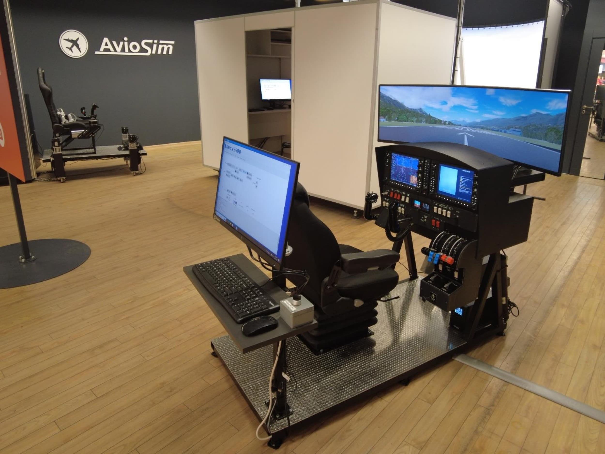 AvioSim Rīgā – lidojums ar aviosimulatoru 1–2 personām | Davanu Serviss