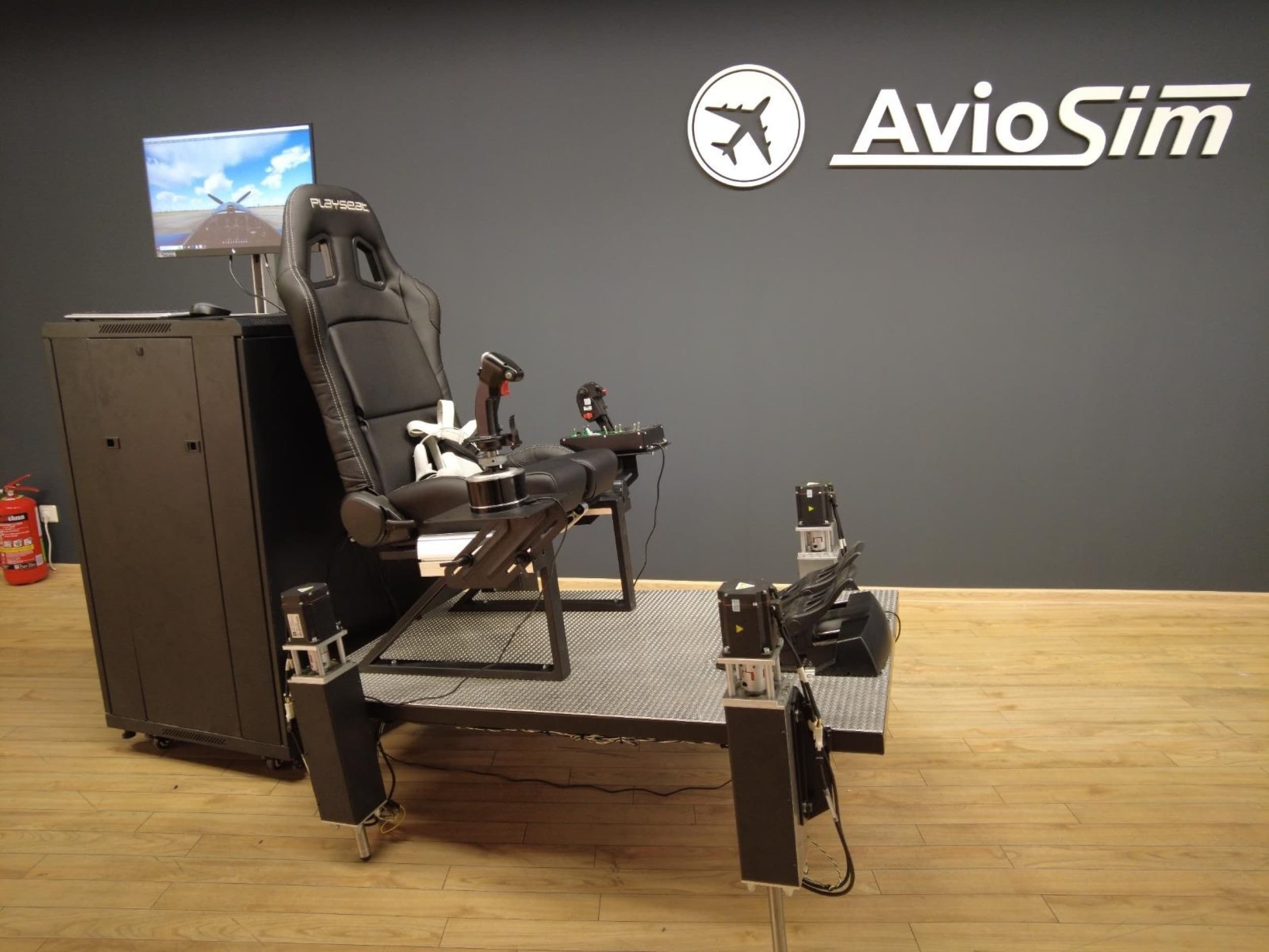 AvioSim Rīgā – lidojums ar aviosimulatoru 1–2 personām | Davanu Serviss